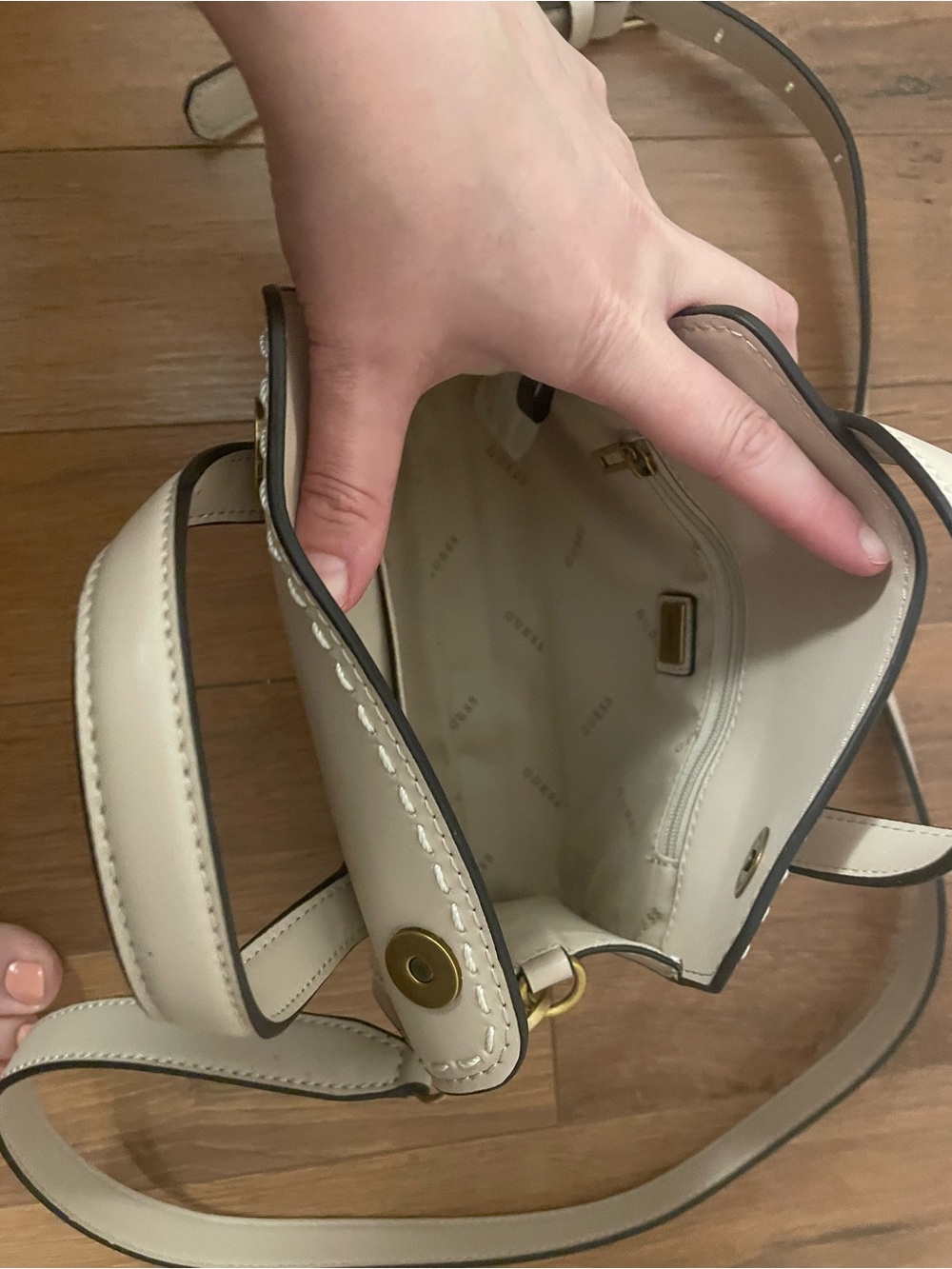 GUESS Mini Satchel 🆕 - Picture 6 of 16